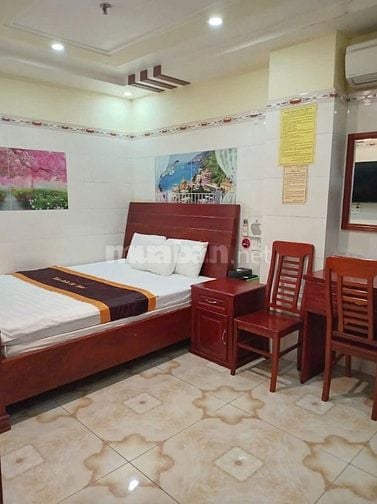 Bán khách sạn đang kinh doanh Q. Tân Bình, 37 phòng, doanh thu 250tr