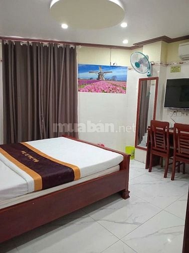 Bán khách sạn đang kinh doanh Q. Tân Bình, 37 phòng, doanh thu 250tr