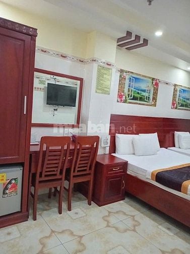 Bán khách sạn đang kinh doanh Q. Tân Bình, 37 phòng, doanh thu 250tr