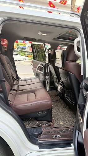 Toyota Land Cruiser 5.7 nhập Mỹ, sản xuất 2016. Xe siêu đẹp.