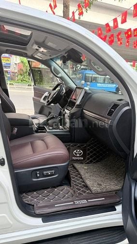 Toyota Land Cruiser 5.7 nhập Mỹ, sản xuất 2016. Xe siêu đẹp.