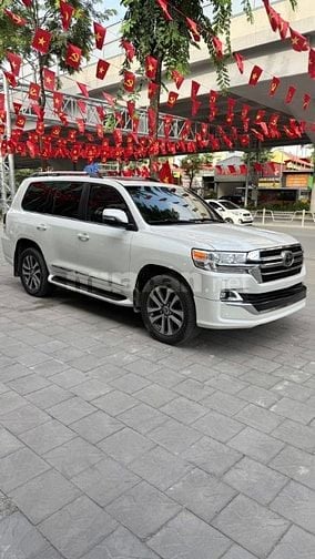 Toyota Land Cruiser 5.7 nhập Mỹ, sản xuất 2016. Xe siêu đẹp.