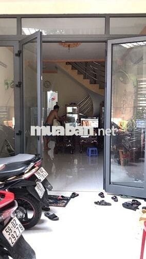 Cần bán nhà mặt tiền đường nội bộ, cách BigC Phú Thạnh 500m