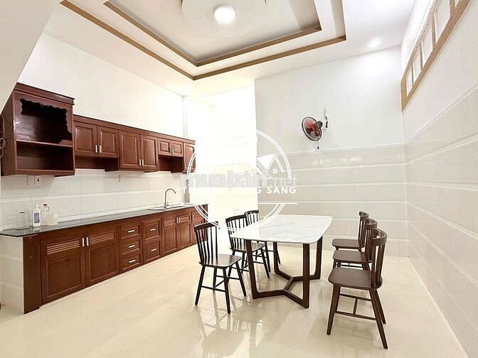 CHO THUÊ NHÀ 3 TẦNG – CÓ SÂN ĐẬU ÔTÔ – HẺM XE TẢI, HBC, THỦ ĐỨC.