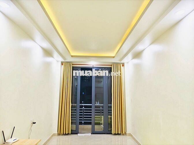 Phòng trọ đẹp mới xây, giá *** Quận 3, 28m2