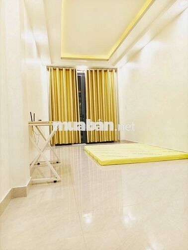 Phòng trọ đẹp mới xây, giá *** Quận 3, 28m2