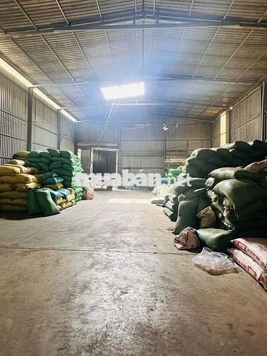 Cho thuê kho xưởng 2.160m² có VP, điện 3 pha, xe container, Bình Chánh
