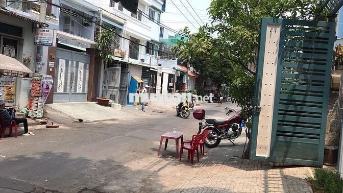 Cần bán nhà mặt tiền đường nội bộ, cách BigC Phú Thạnh 500m