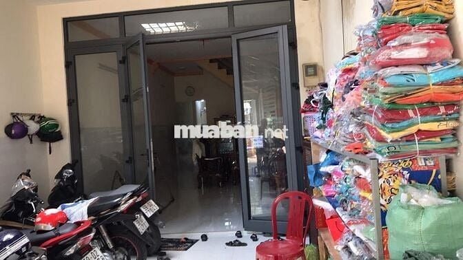 Cần bán nhà mặt tiền đường nội bộ, cách BigC Phú Thạnh 500m