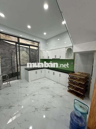7Tỷ 100 Thương Lượng. Đường 6 mét. Nhà 4 Tầng 6PN .5VS .Diện tích 62m2