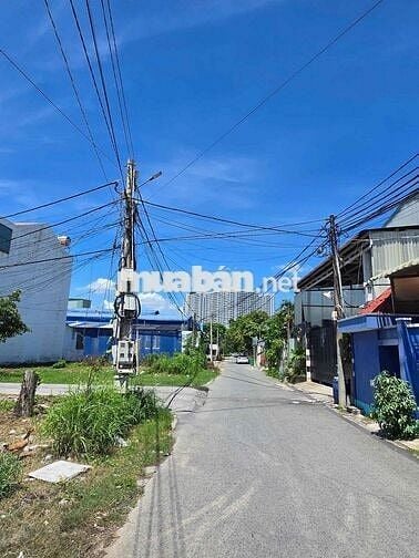 Chính chủ cấn bán lô đất 2MT Vp33 DT 192m2 đường nhựa xe tải ra vô.