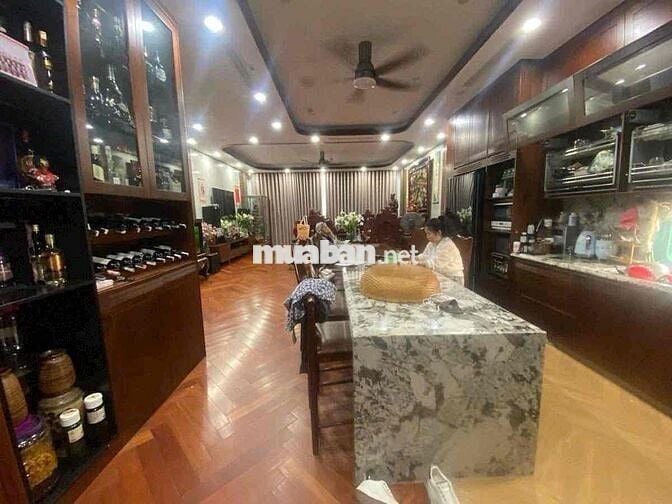Tôi cần bán nhà mặt phố  kinh doanh ngay trung tâm đống đa