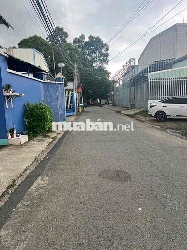 Chính chủ cấn bán lô đất 2MT Vp33 DT 192m2 đường nhựa xe tải ra vô.