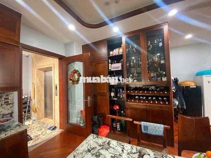 Tôi cần bán nhà mặt phố  kinh doanh ngay trung tâm đống đa