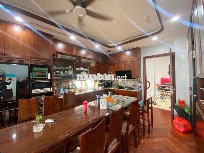 Tôi cần bán nhà mặt phố  kinh doanh ngay trung tâm đống đa