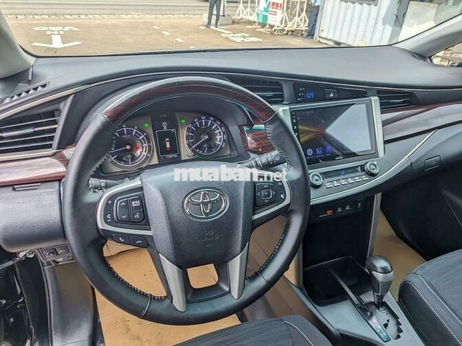 Bán Innova Venturer 2019 còn quá đẹp nguyên Zin