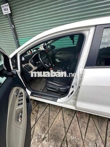 Kia Rio 2016 1.4 AT Sedan - 49000 km