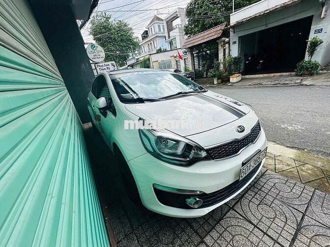 Kia Rio 2016 1.4 AT Sedan - 49000 km