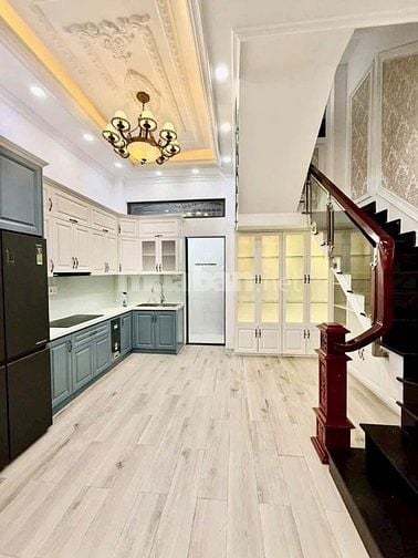 Nhà Nguyễn Khoái cần bán với diện tích 56,2m2 1 trệt 3 lầu ST, SHR