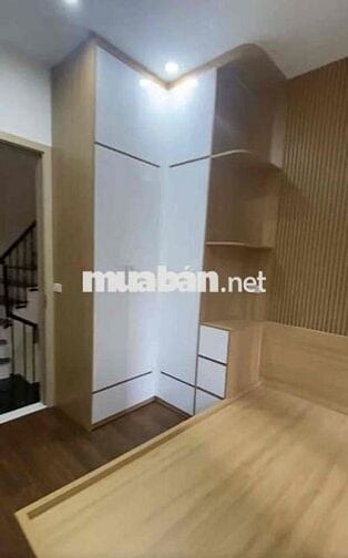 Nhà đẹp full nội thất, ngõ rộng có sân để xe, 22m x 5tầng. Nhỉnh 5 tỷ.