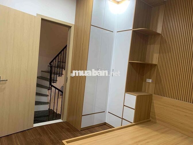 Nhà đẹp full nội thất, ngõ rộng có sân để xe, 22m x 5tầng. Nhỉnh 5 tỷ.