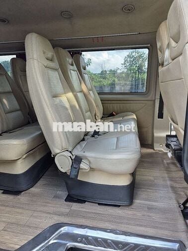 Ford 2017 Luxury - 180000 km