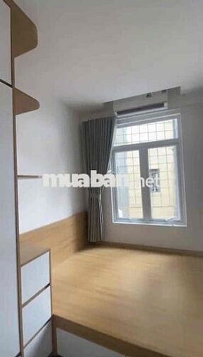 Nhà đẹp full nội thất, ngõ rộng có sân để xe, 22m x 5tầng. Nhỉnh 5 tỷ.