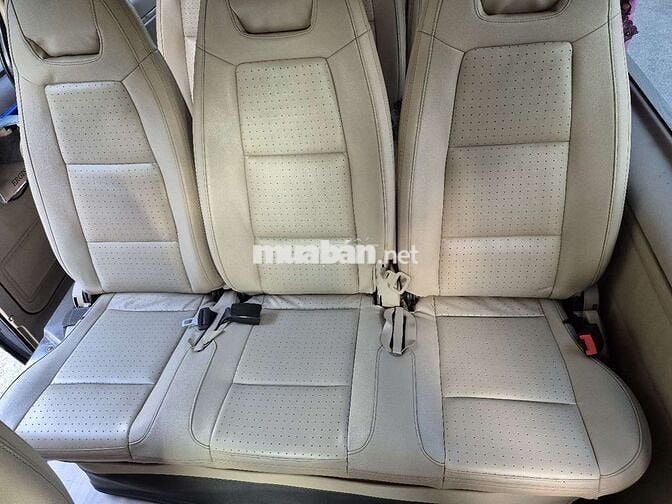 Ford 2017 Luxury - 180000 km