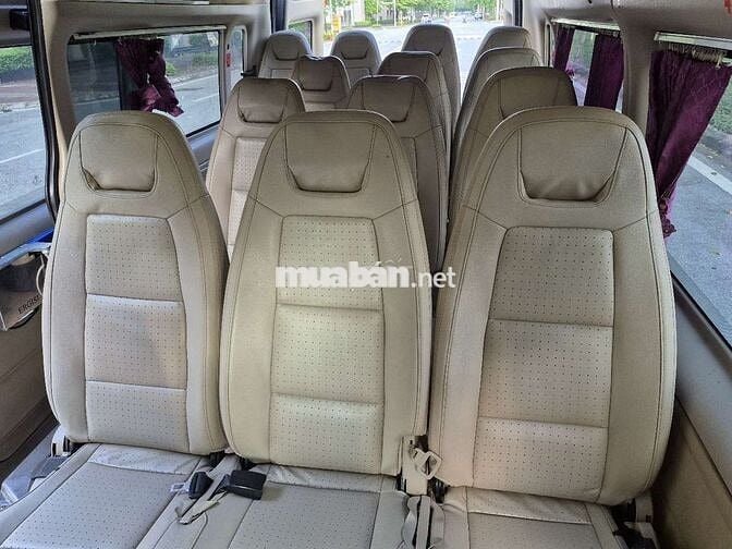 Ford 2017 Luxury - 180000 km
