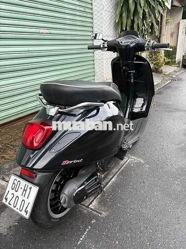 VESPA SPRINT 125 ABS ĐEN BÓNG NHANH LẸ