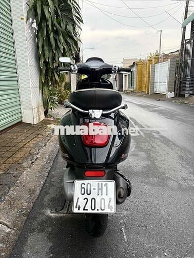 VESPA SPRINT 125 ABS ĐEN BÓNG NHANH LẸ