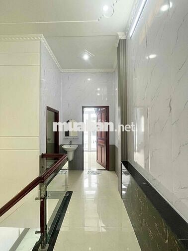 Nhà trệt lầu 2 phòng ngủ hẻm 3-4 Nguyễn Văn Cừ
