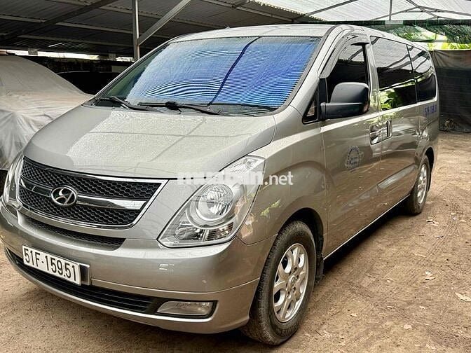 Hyundai Grand Starex 2015 máy dầu 9 chỗ