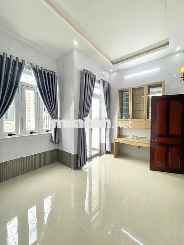 Nhà trệt lầu 2 phòng ngủ hẻm 3-4 Nguyễn Văn Cừ