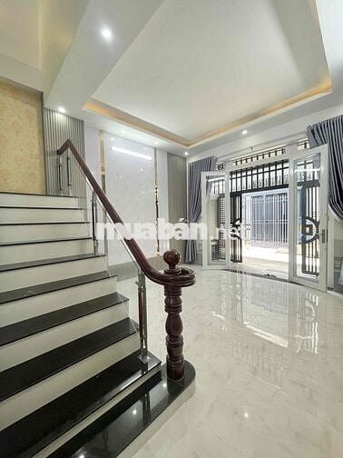 Nhà trệt lầu 2 phòng ngủ hẻm 3-4 Nguyễn Văn Cừ