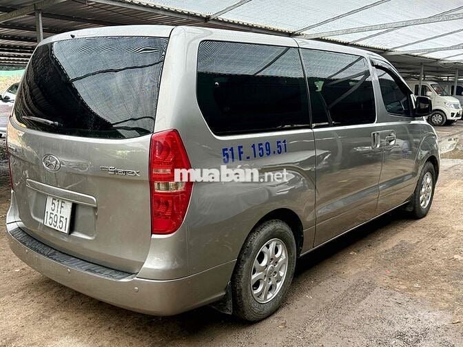 Hyundai Grand Starex 2015 máy dầu 9 chỗ
