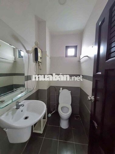 QUẬN 10- CỬA SỔ LỚN BAN CÔNG FULL NT- VẠN HẠNH MALL