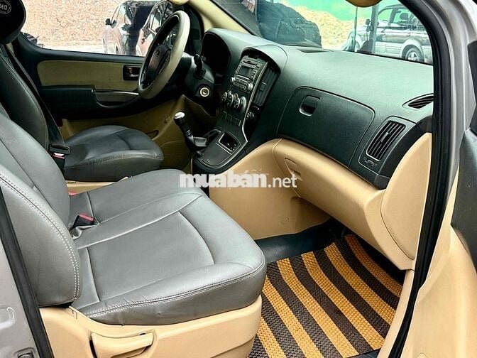 Hyundai Grand Starex 2015 máy dầu 9 chỗ