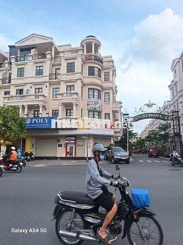 Nhà diện tích 5x20m 1 trệt 4 lầu, mặt tiền Nguyễn Văn Lượng