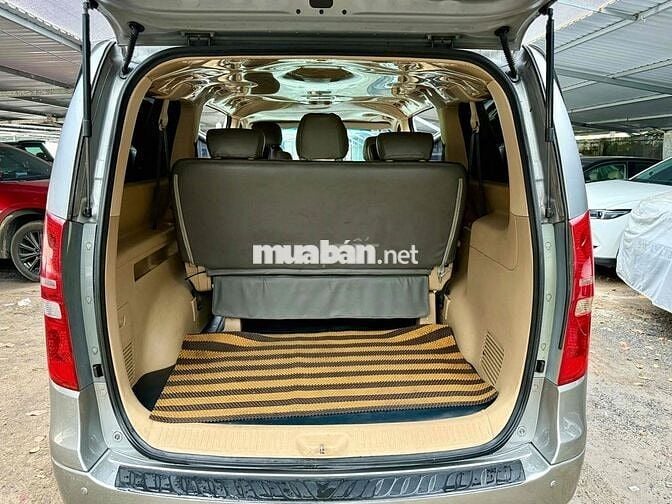 Hyundai Grand Starex 2015 máy dầu 9 chỗ