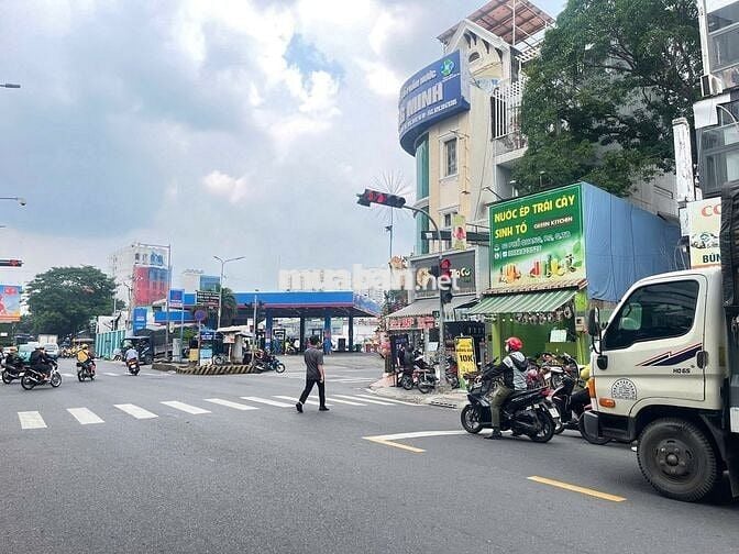 Góc 2 Mặt Tiền Ngay Ngã Tư Đường Phổ Quang.