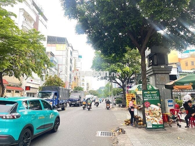 Góc 2 Mặt Tiền Ngay Ngã Tư Đường Phổ Quang.