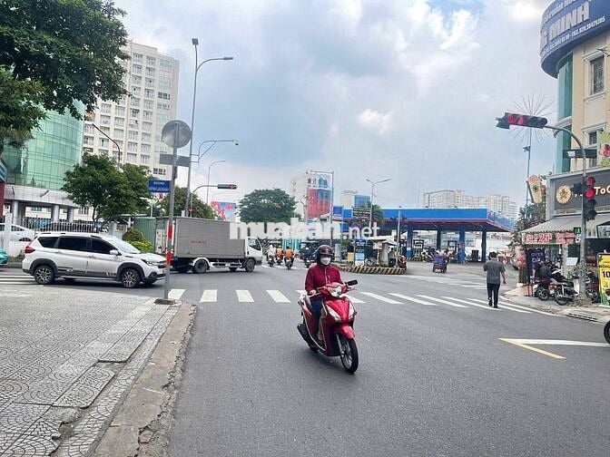 Góc 2 Mặt Tiền Ngay Ngã Tư Đường Phổ Quang.