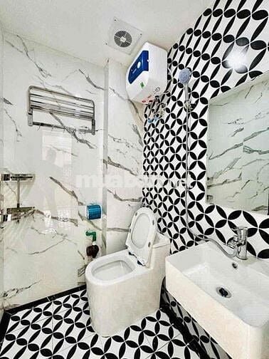 CHO THUÊ CCMN PHỐ HÀO NAM. THANG MÁY. FULL ĐỒ. GIÁ 5TR3