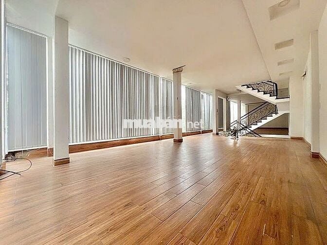 NHÀ HOT! Nhà 575C Nguyễn Đình Chiểu, P2, Q3. Nhà Mới 100%, DTSD 600m2