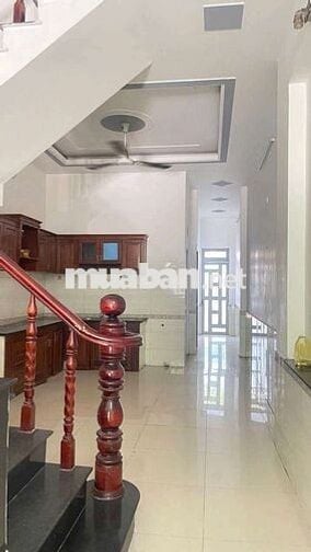 Cho thuê nhà 100M Lầu Trệt sân xe hơi gần Hội trường Đông Hoà