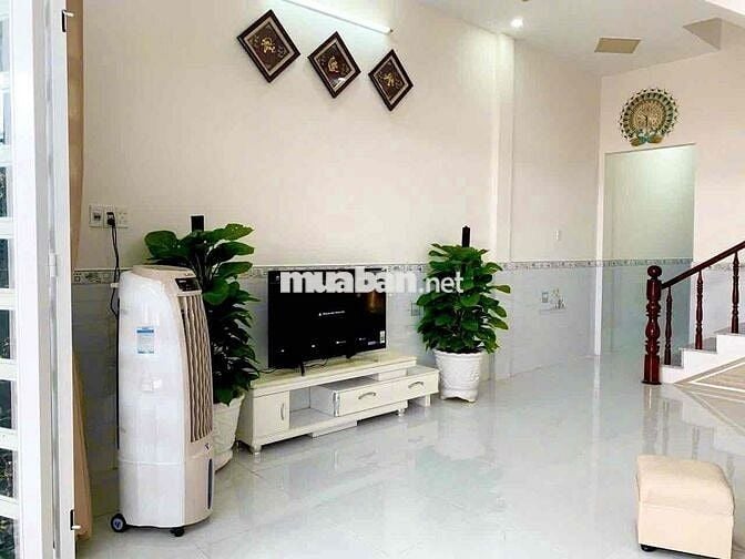 Chính chủ gấp bán nhà 4 tầng 85m2 hẻm ô tô Cần Đước Long An chỉ 2,4 ty