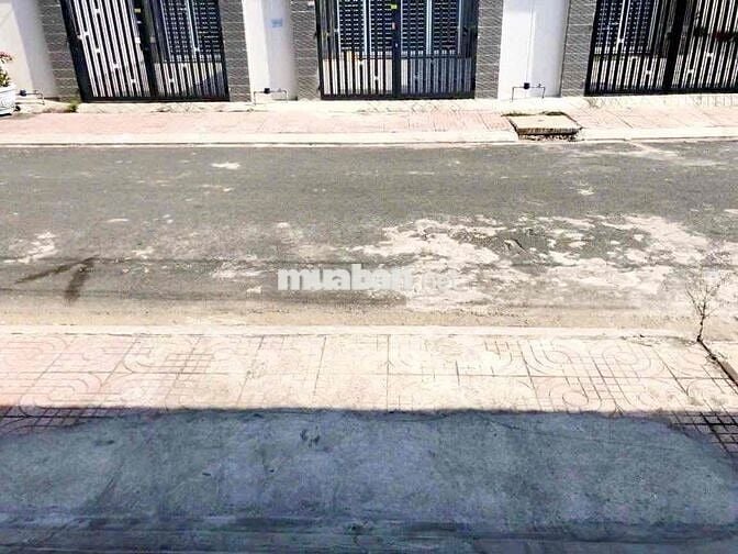 Chính chủ gấp bán nhà 4 tầng 85m2 hẻm ô tô Cần Đước Long An chỉ 2,4 ty