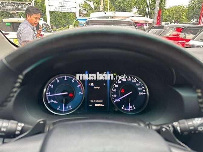 Toyota Fortuner 2022 máy xăng, 1 cầu, std, giá tl