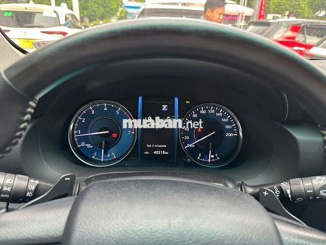 Toyota Fortuner 2022 máy xăng, 1 cầu, std, giá tl